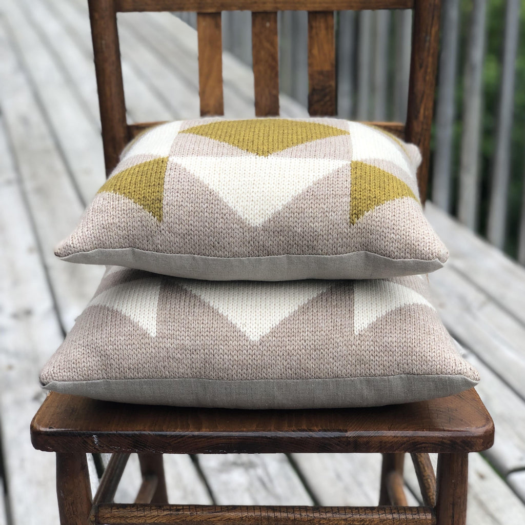 Ravelry: Quilt Block Pillow pattern by Maren Shallman